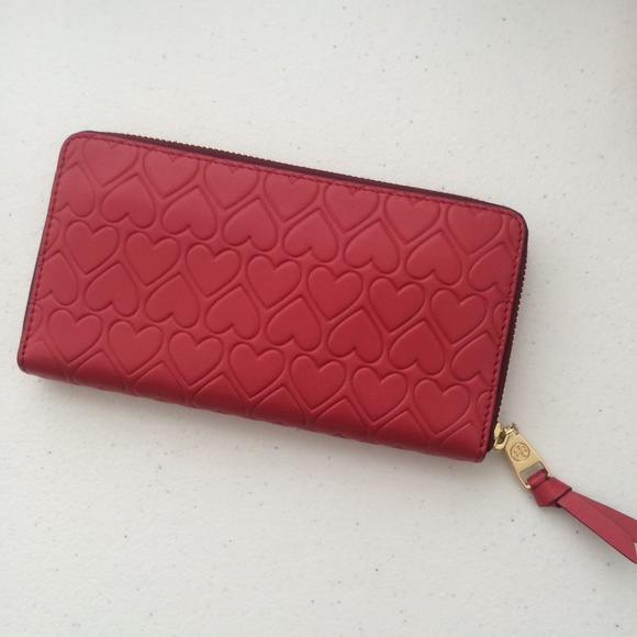 ENDS APR 16!!heart embossed zip continental wallet - Picture 1 of 5